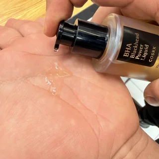 تست محلول لایه ‌بردار و پاک‌ کننده منافذ BHA Blackhead Power Liquid کازارکس Cosrx