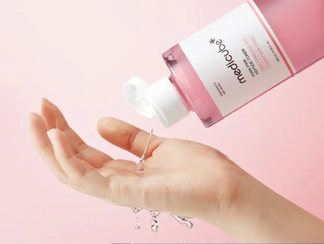 تست تونر تسکین‌ دهنده و آبرسان PDRN Pink Cica مدیکوب Medicube