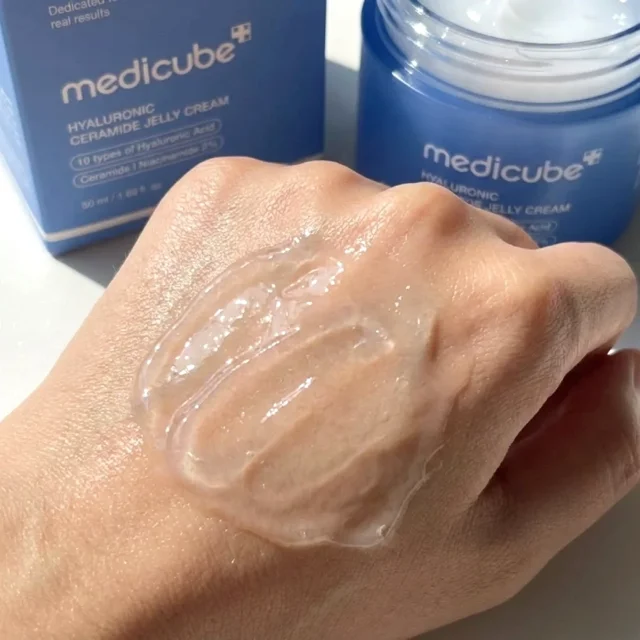 تست کرم ژلی هیالورونیک و سرامید مدیکوب Medicube